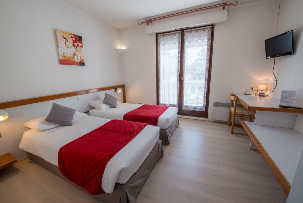 Logis Hotels - Hotel Et Restaurant Les Cordeliers 卡斯特尔雅卢 外观 照片