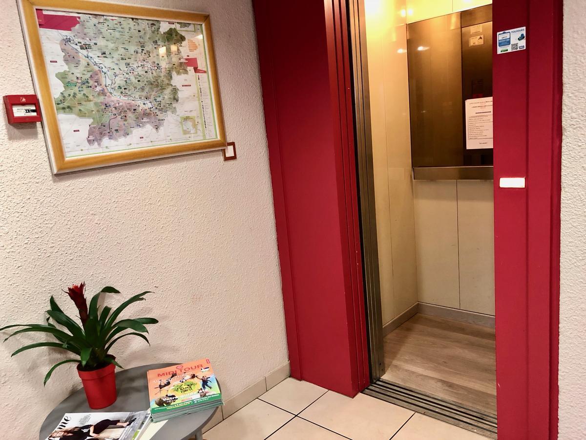 Logis Hotels - Hotel Et Restaurant Les Cordeliers 卡斯特尔雅卢 外观 照片