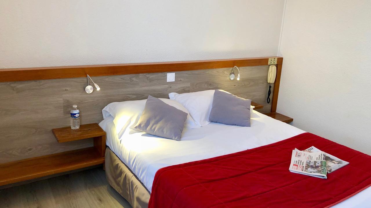 Logis Hotels - Hotel Et Restaurant Les Cordeliers 卡斯特尔雅卢 外观 照片
