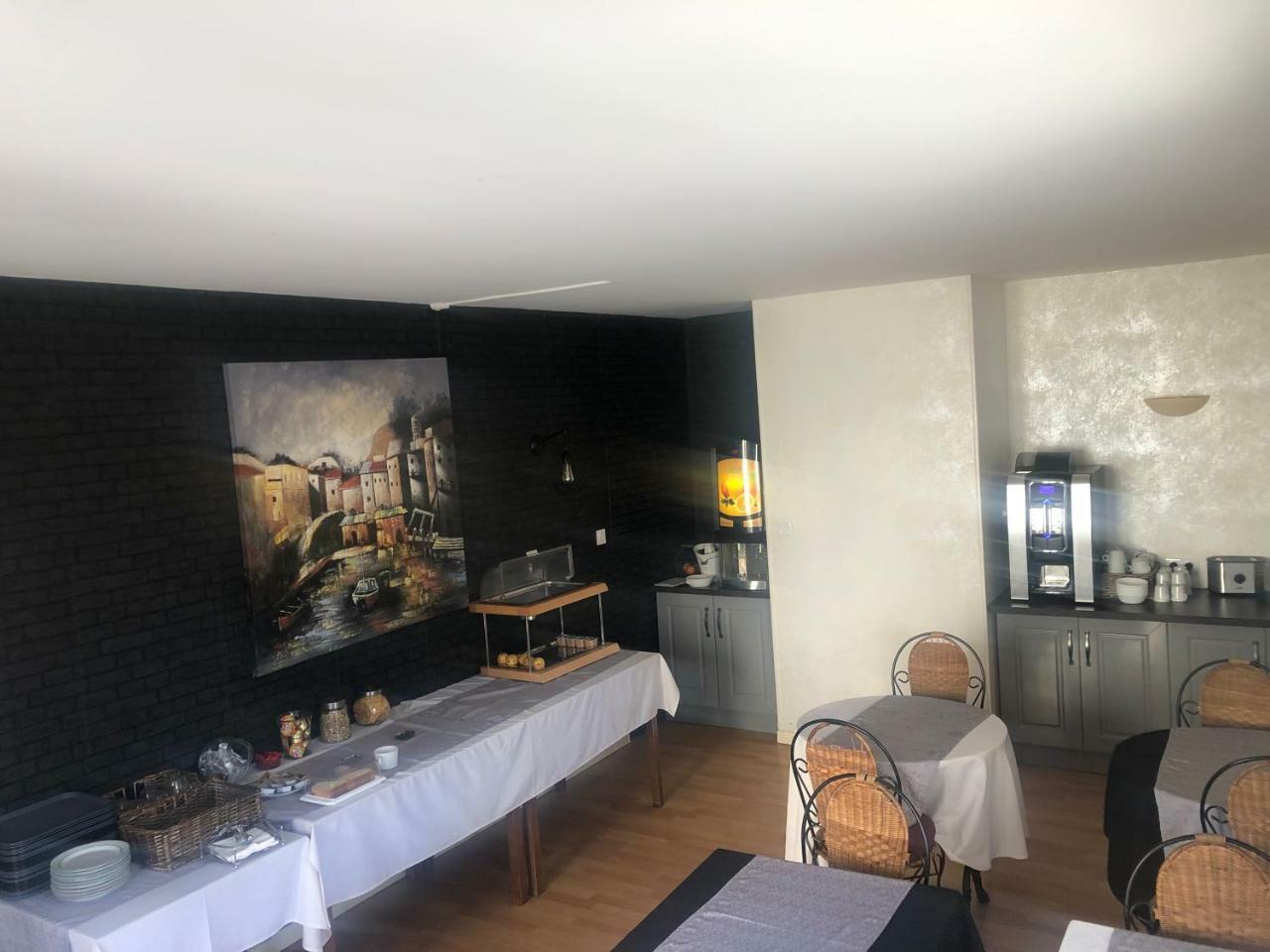 Logis Hotels - Hotel Et Restaurant Les Cordeliers 卡斯特尔雅卢 外观 照片
